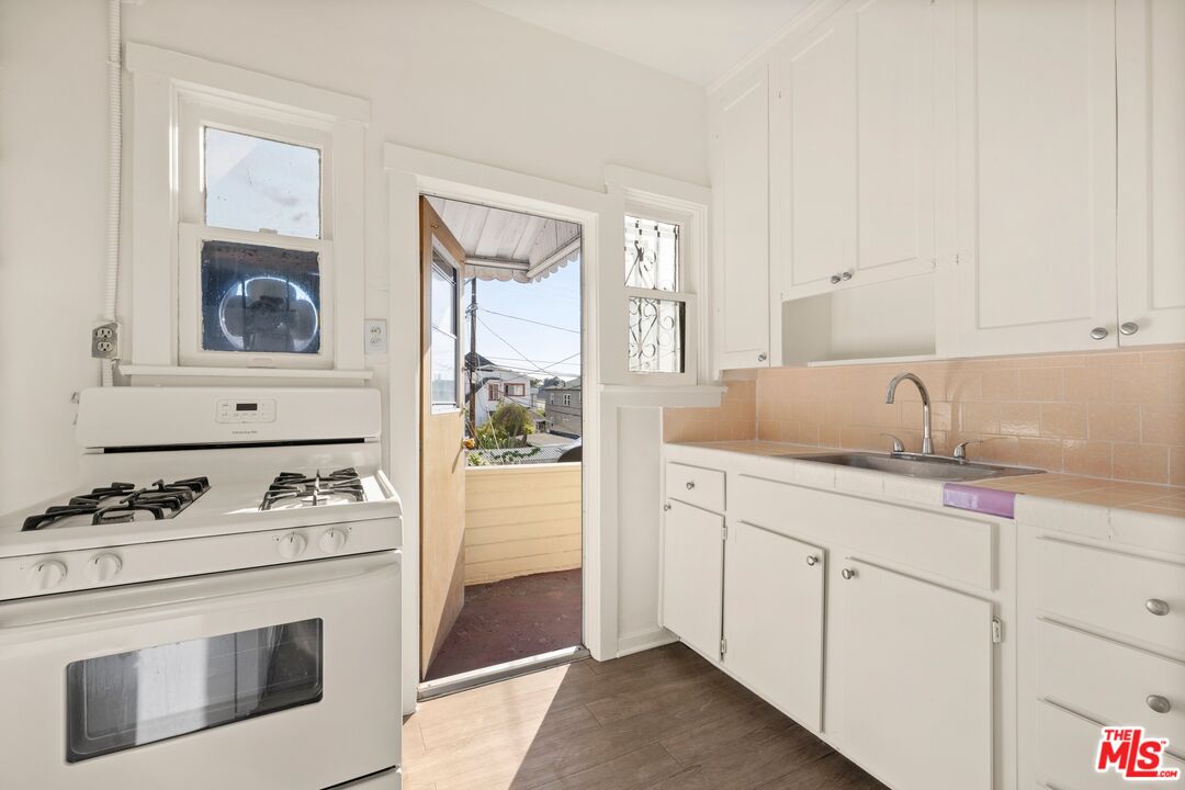 1880 W 22nd St
