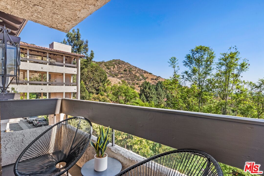 2700 E Cahuenga Blvd Unit: 3204