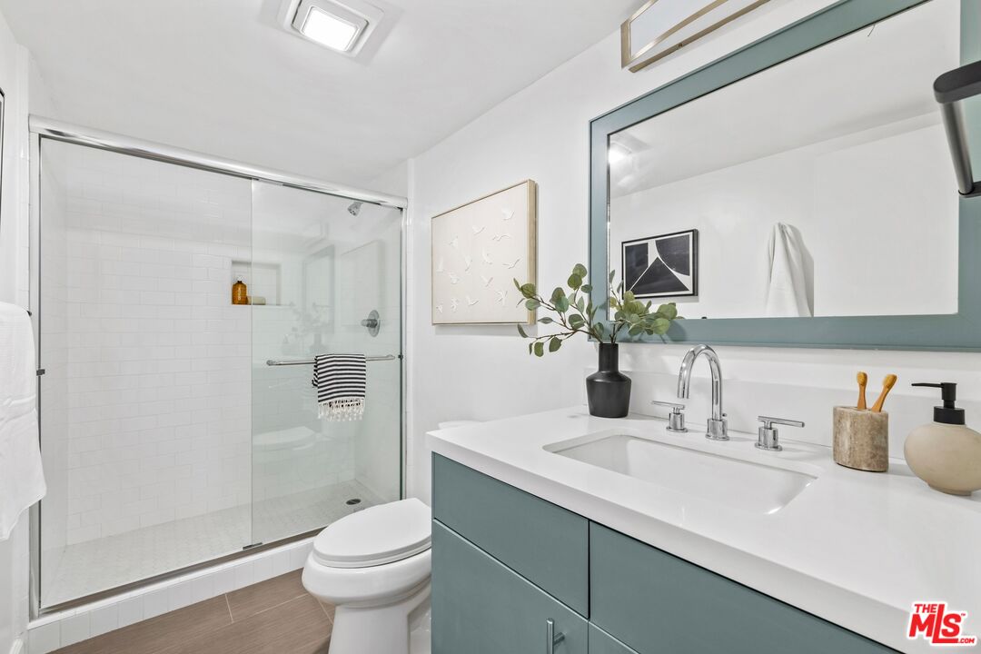 2700 E Cahuenga Blvd Unit: 3204