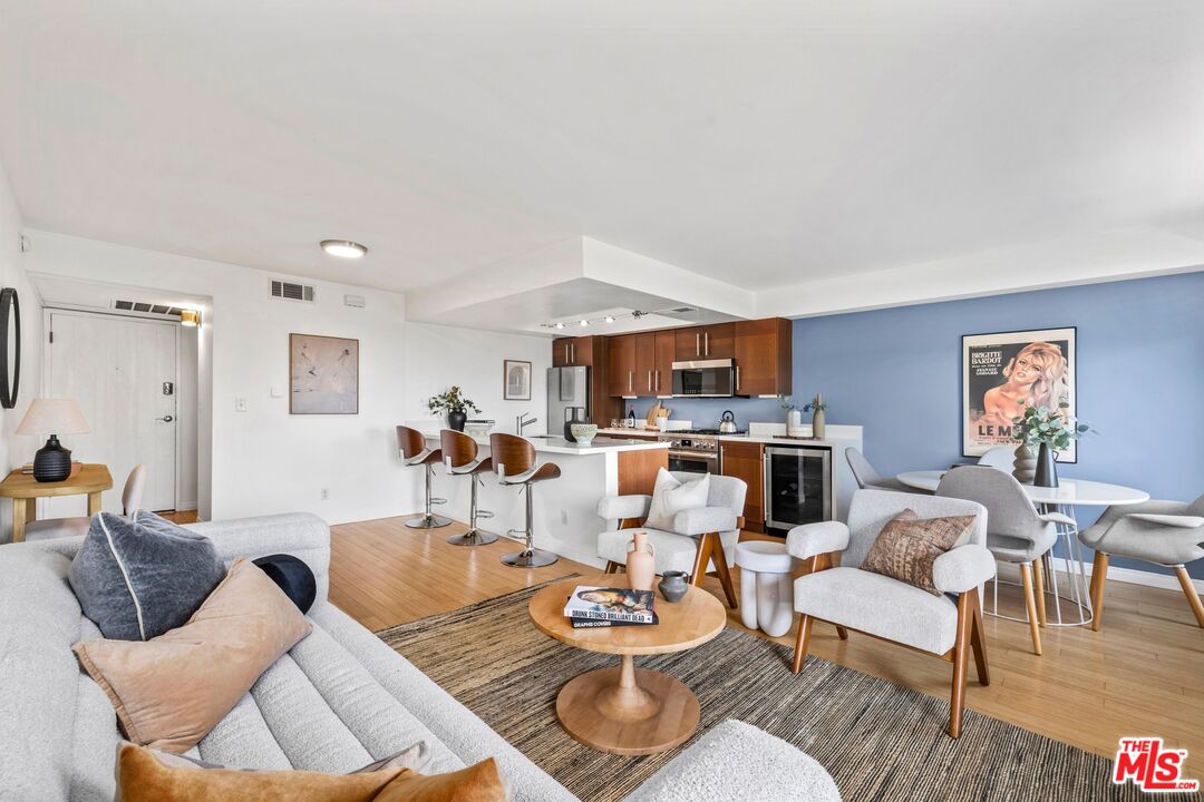 2700 E Cahuenga Blvd Unit: 3204