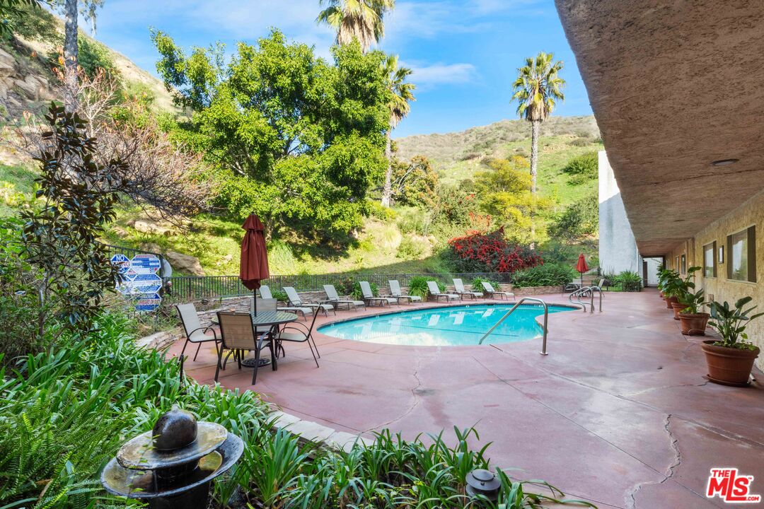 2700 E Cahuenga Blvd Unit: 3204