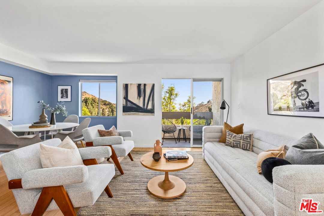 2700 E Cahuenga Blvd Unit: 3204