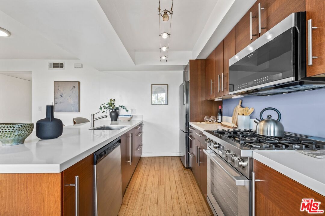 2700 E Cahuenga Blvd Unit: 3204