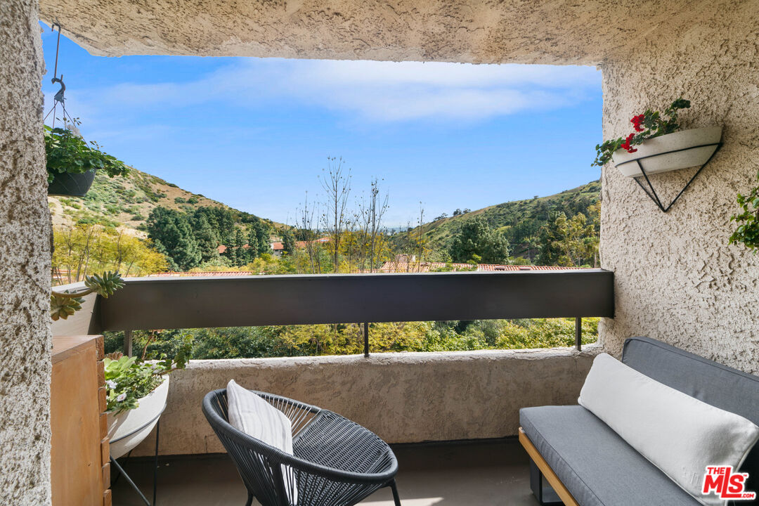 2700 E Cahuenga Blvd Unit: 3204