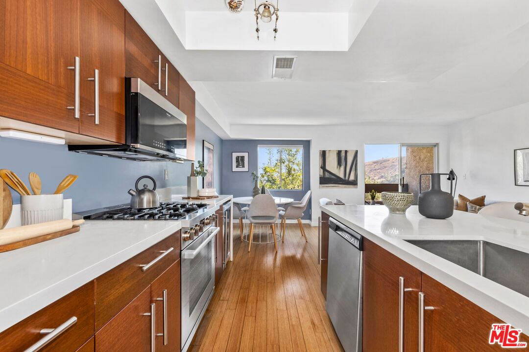 2700 E Cahuenga Blvd Unit: 3204