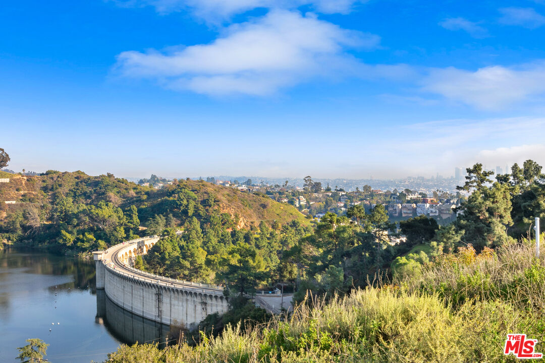 2700 E Cahuenga Blvd Unit: 3204