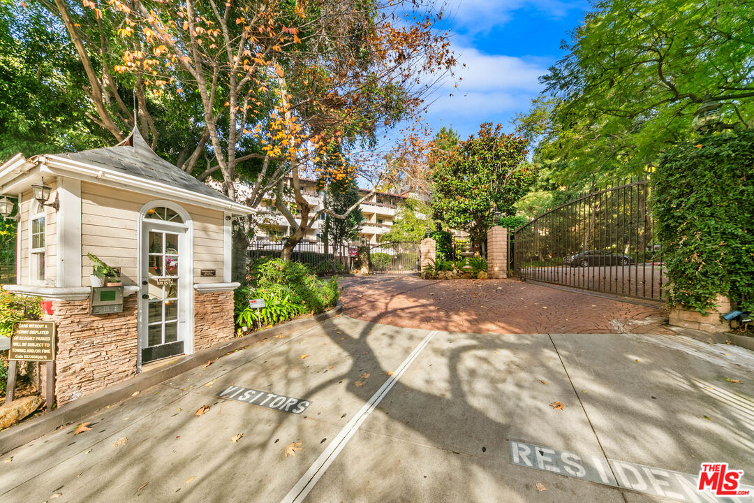 2700 E Cahuenga Blvd Unit: 3204