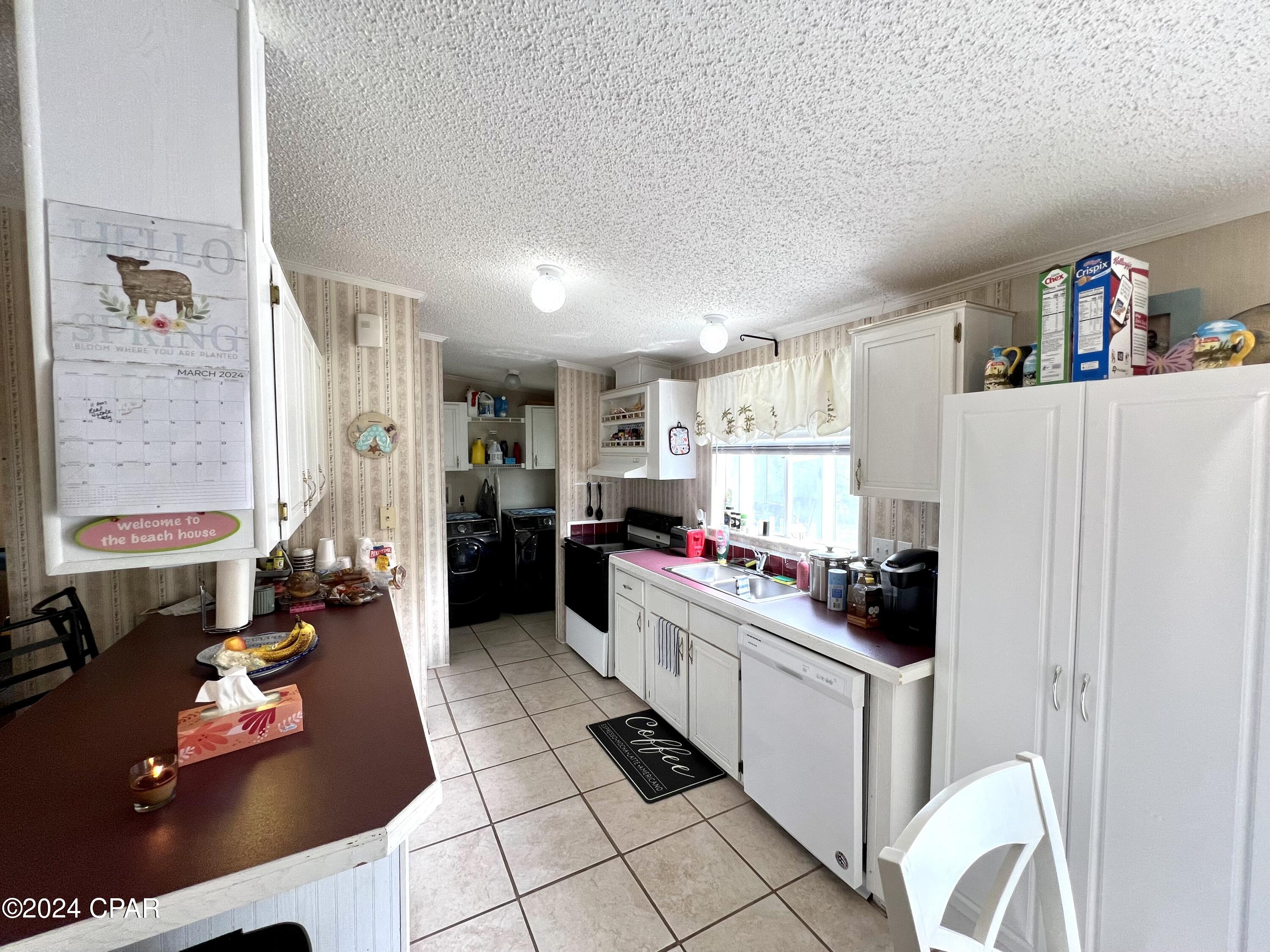 619 Lagoon Oaks Circle