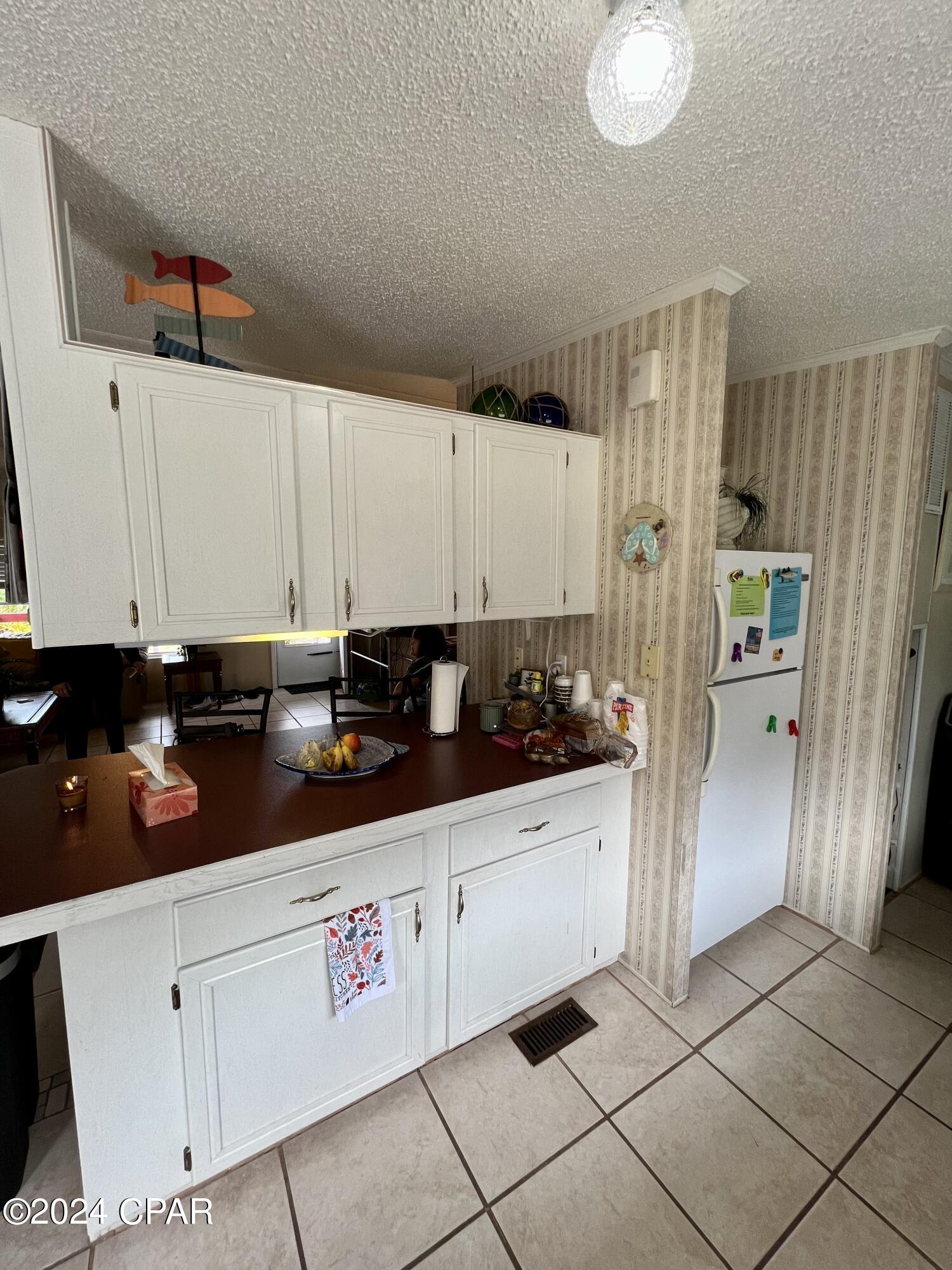 619 Lagoon Oaks Circle