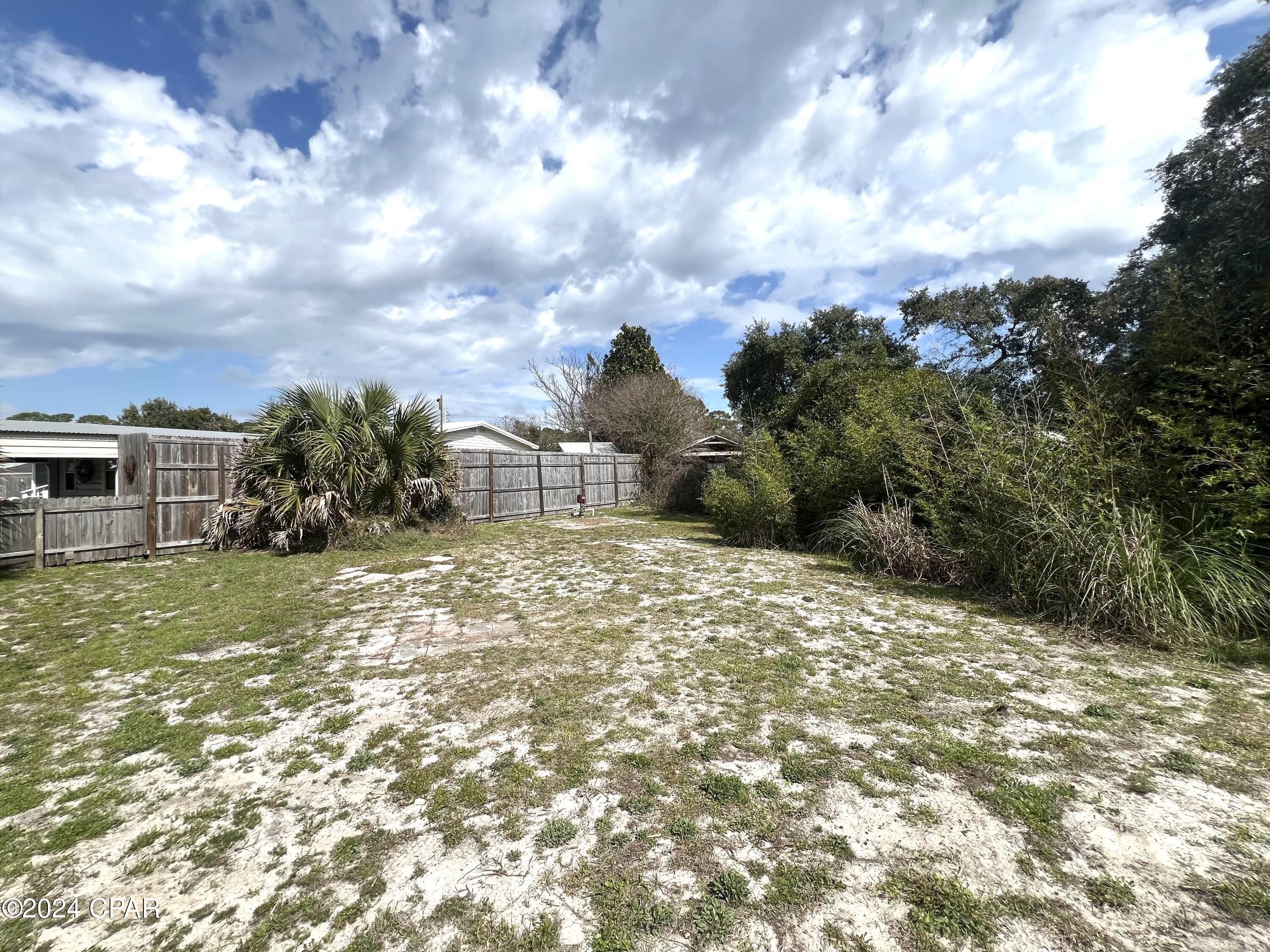 619 Lagoon Oaks Circle