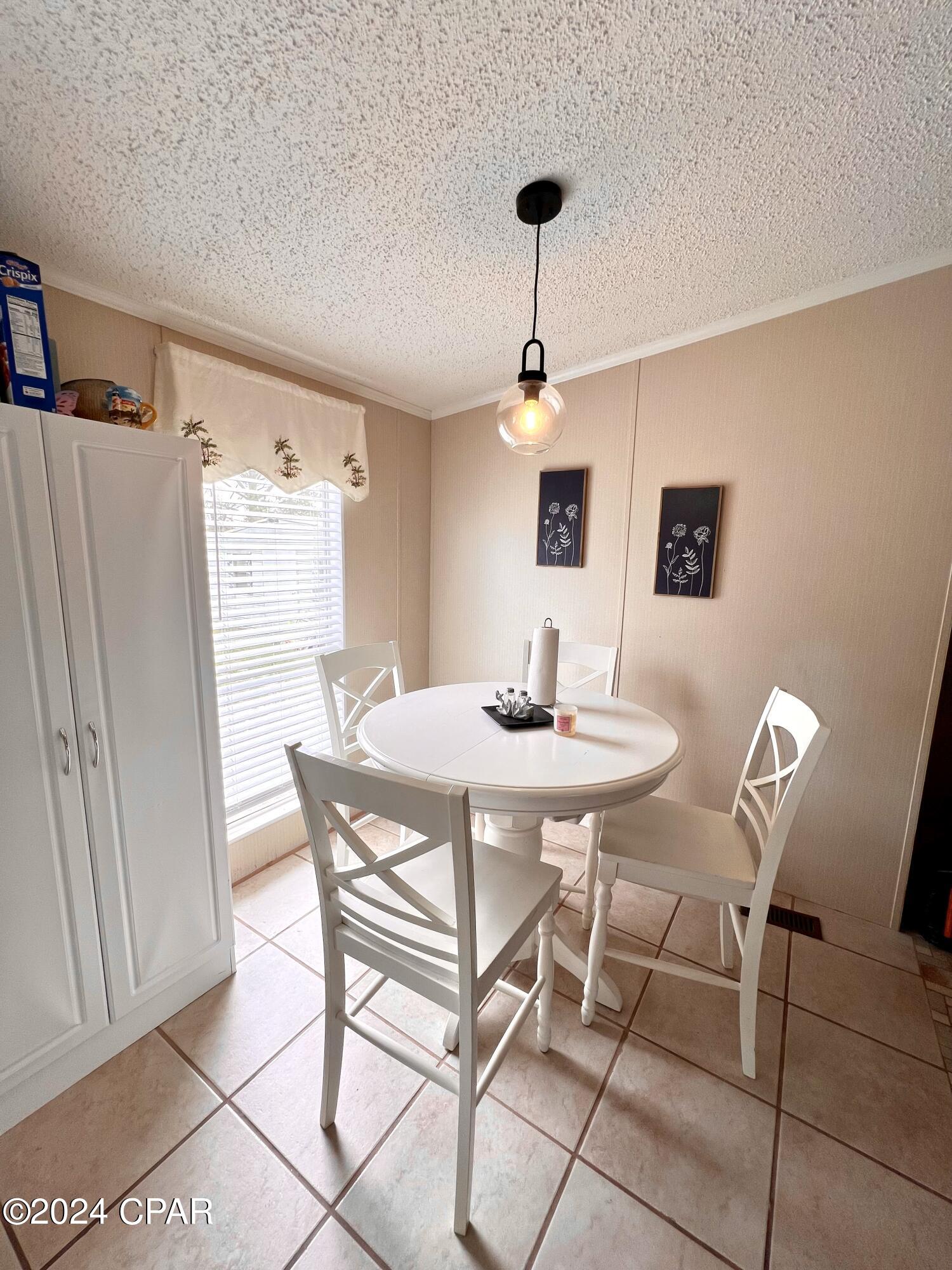 619 Lagoon Oaks Circle