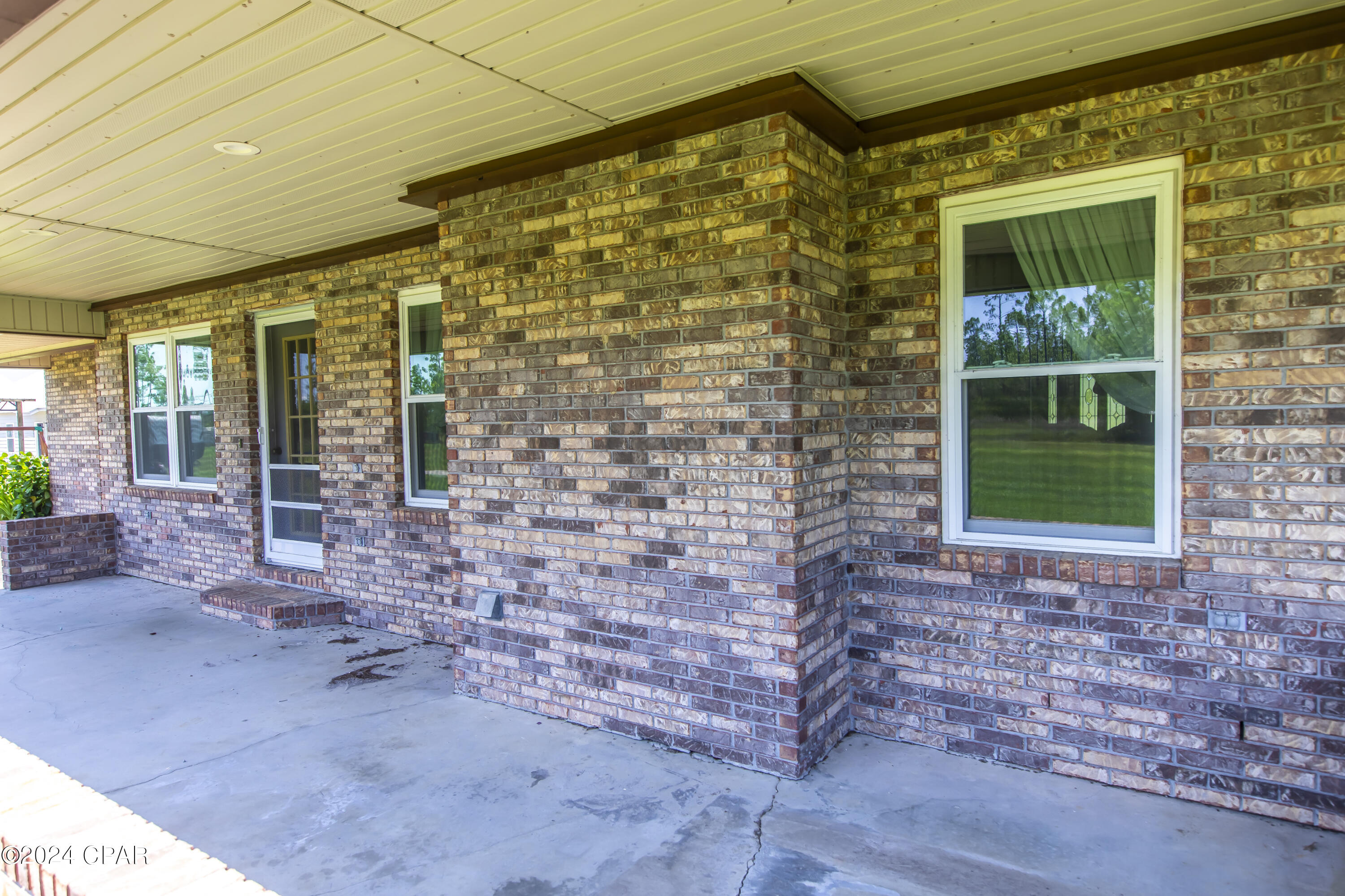 935 Dogwood Way