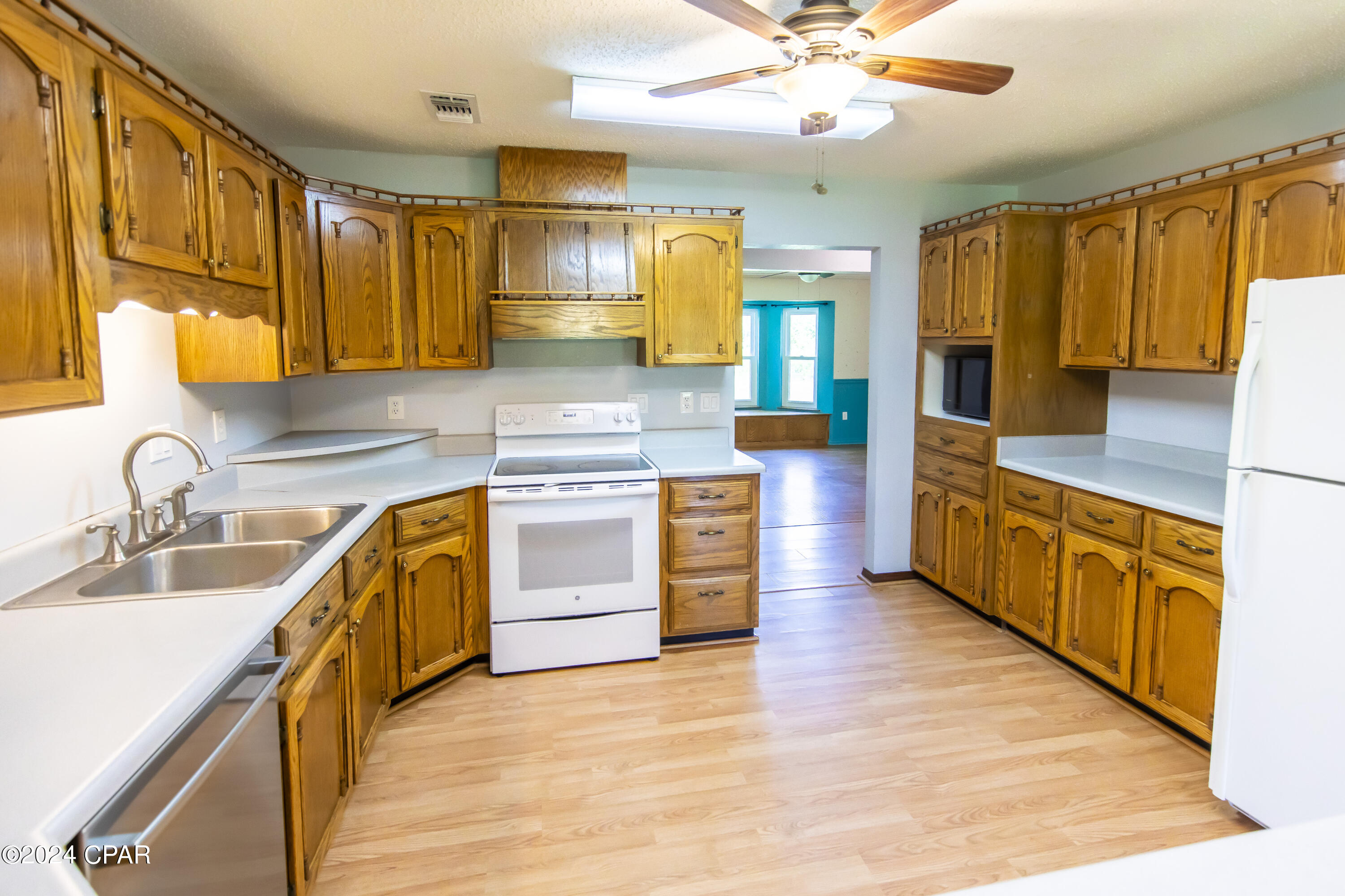 935 Dogwood Way