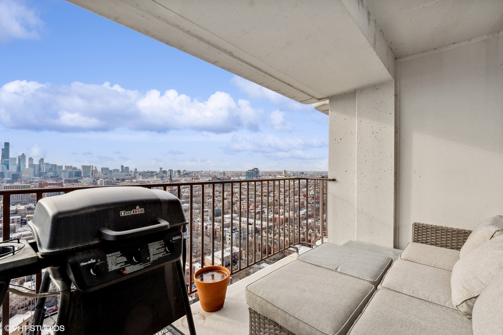 1960 N Lincoln Park West Unit: 2906