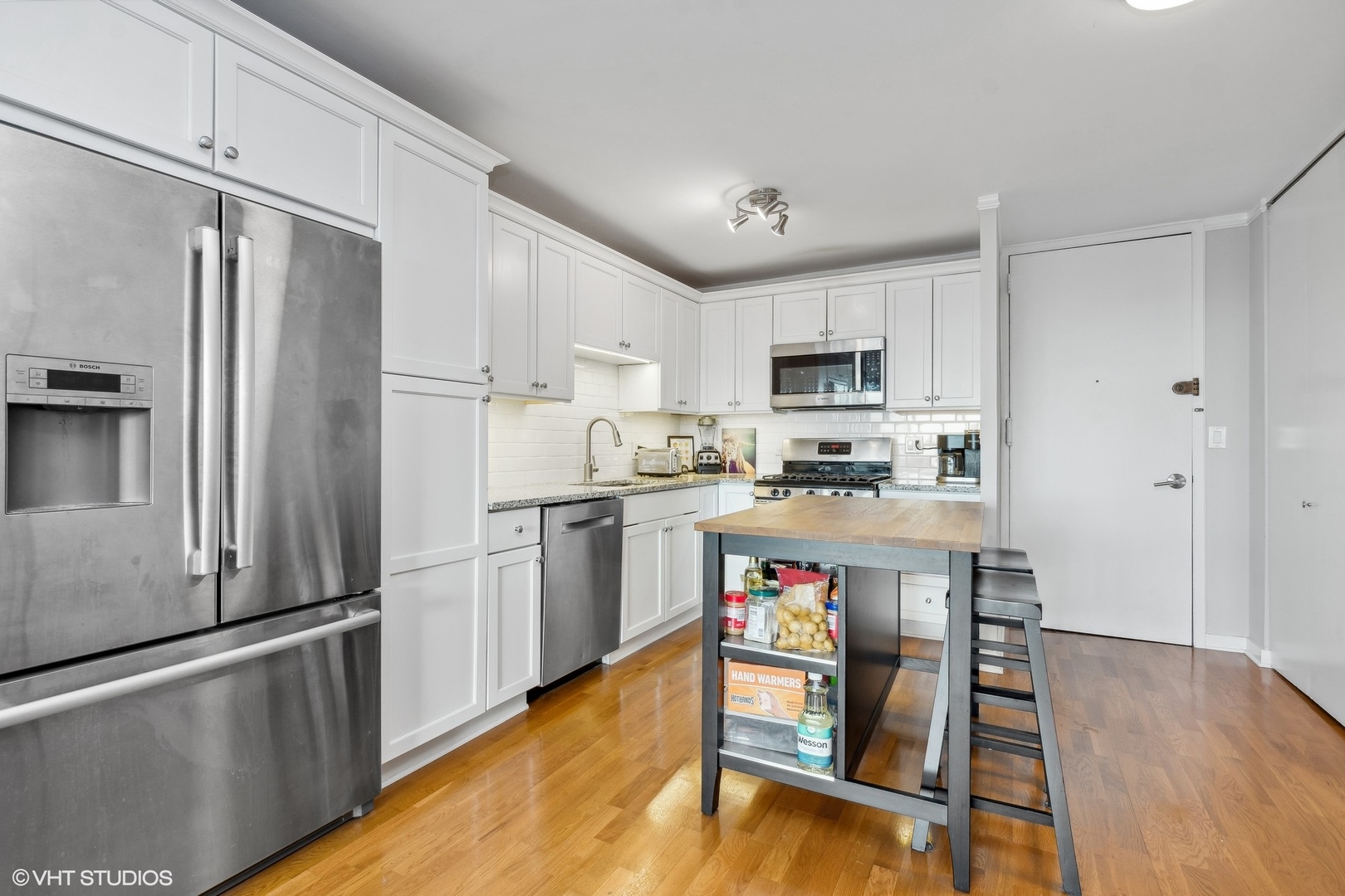 1960 N Lincoln Park West Unit: 2906