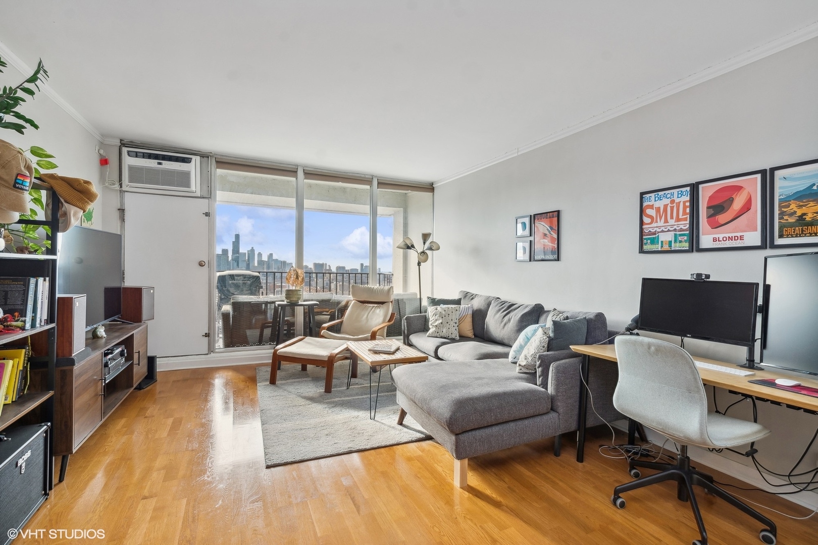 1960 N Lincoln Park West Unit: 2906
