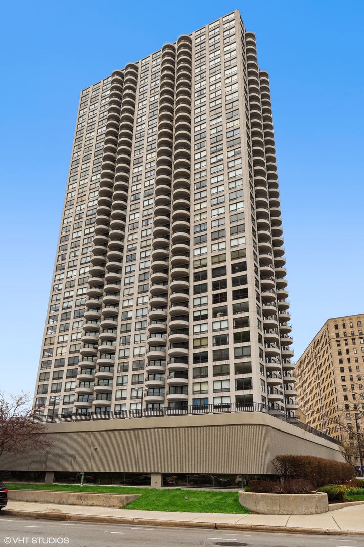 2020 N Lincoln Park West Unit: 32G