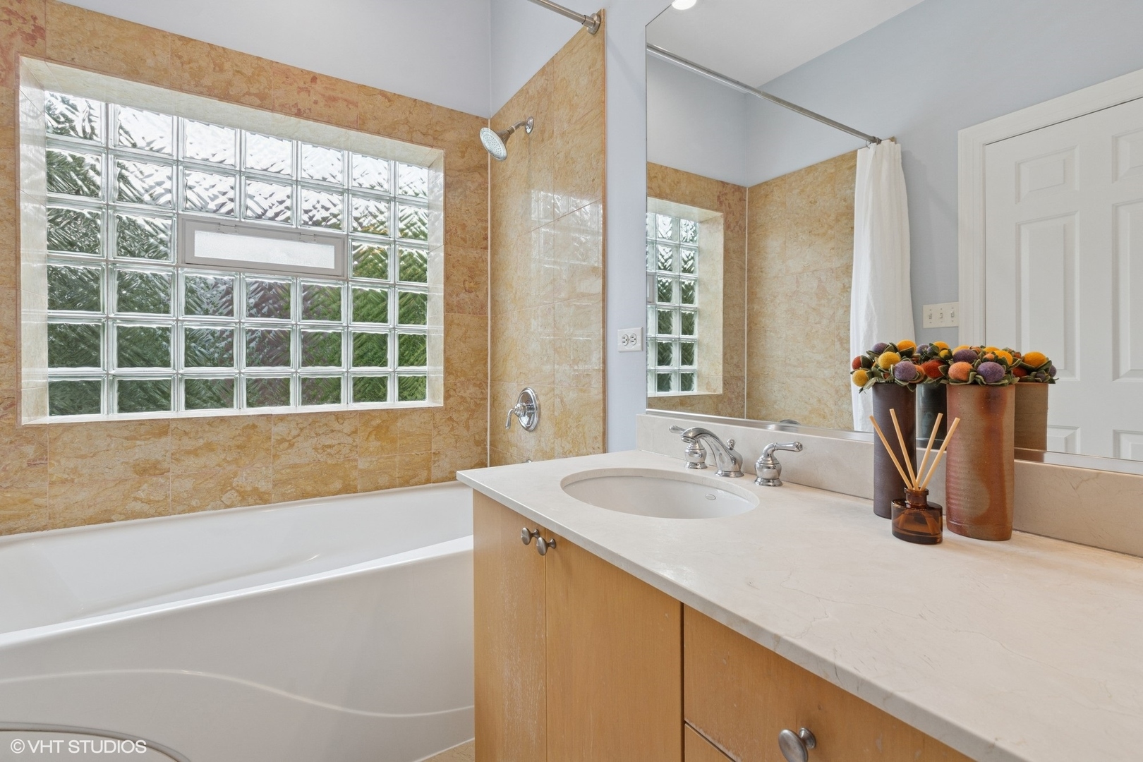 1931 N Campbell Avenue Unit: 2S