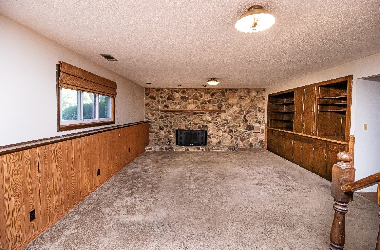 911 COLONADE Road