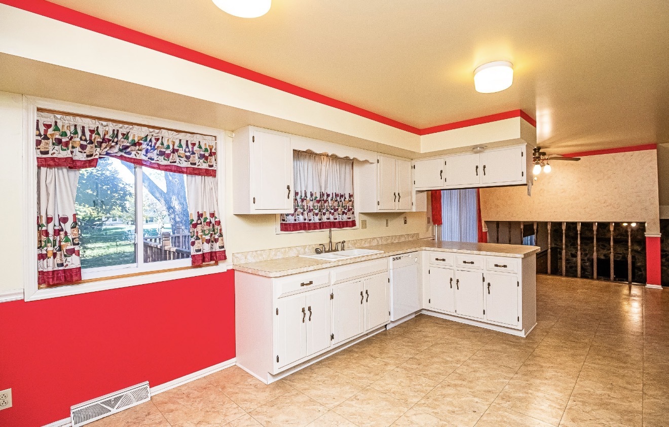 911 COLONADE Road