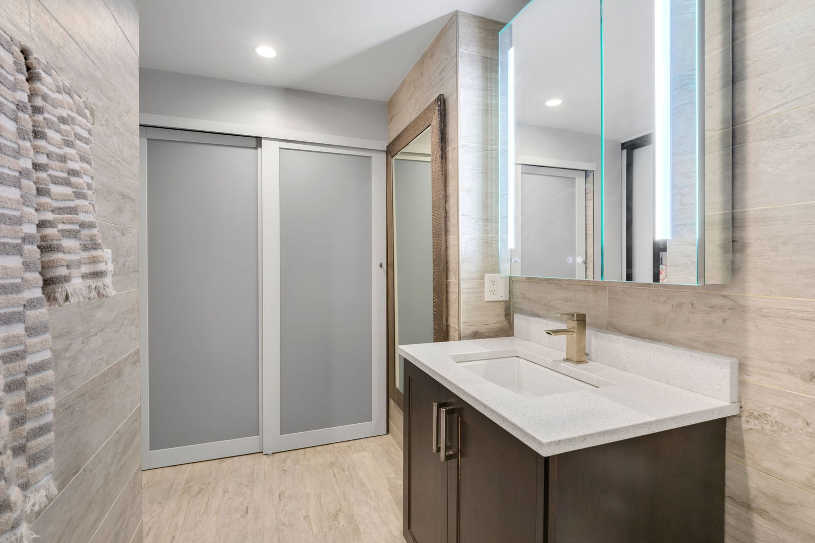 5415 N Sheridan Road Unit: 4010