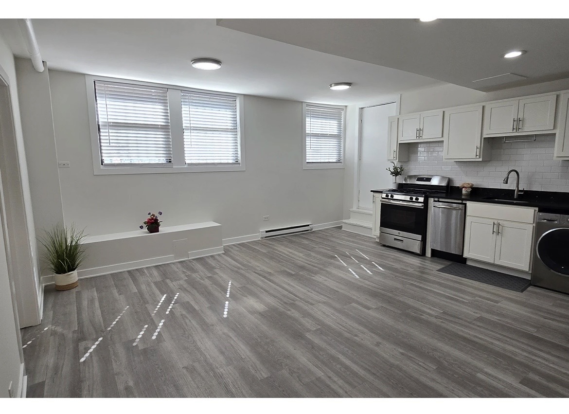 732 W Roscoe Street Unit: SGA