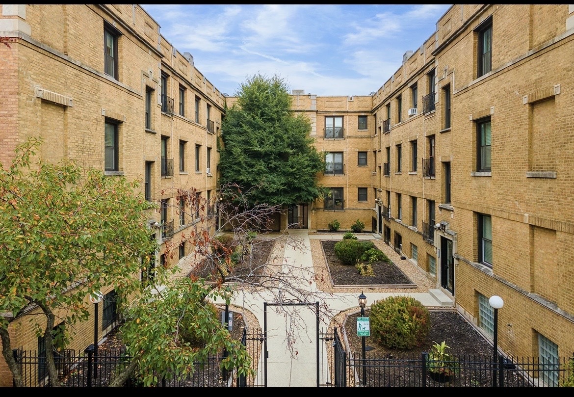 732 W Roscoe Street Unit: SGA