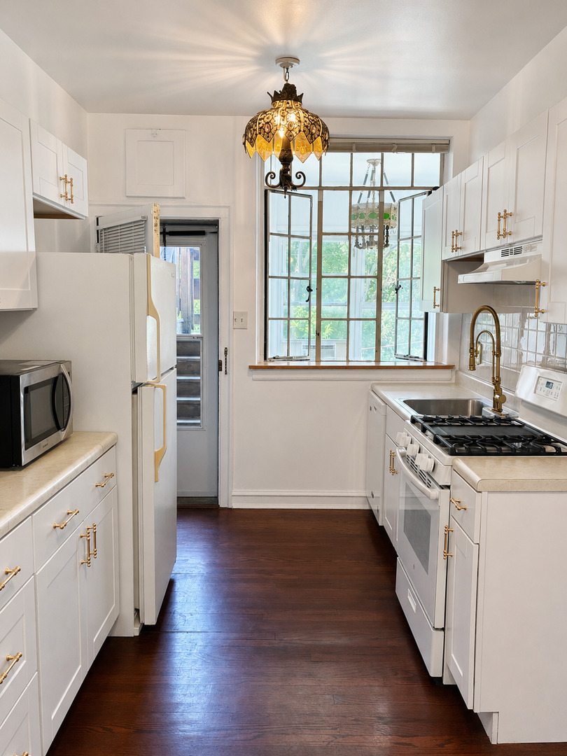 7348 N Ridge Boulevard Unit: 13B
