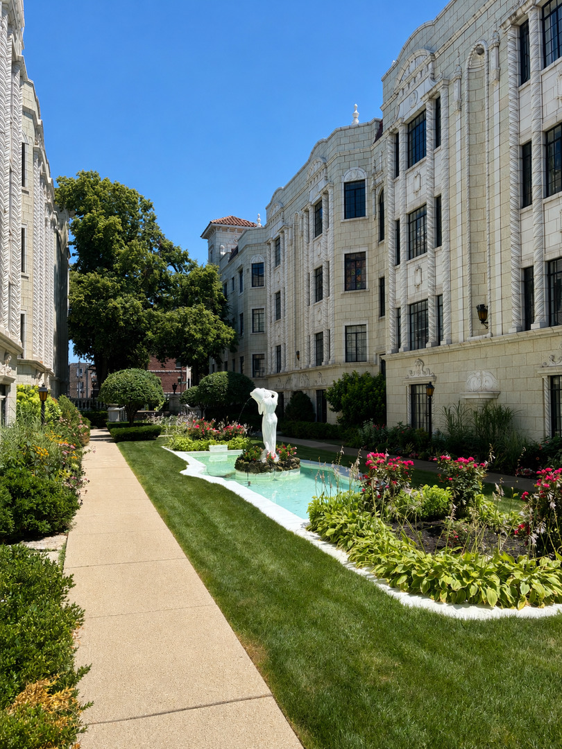 7348 N Ridge Boulevard Unit: 13B