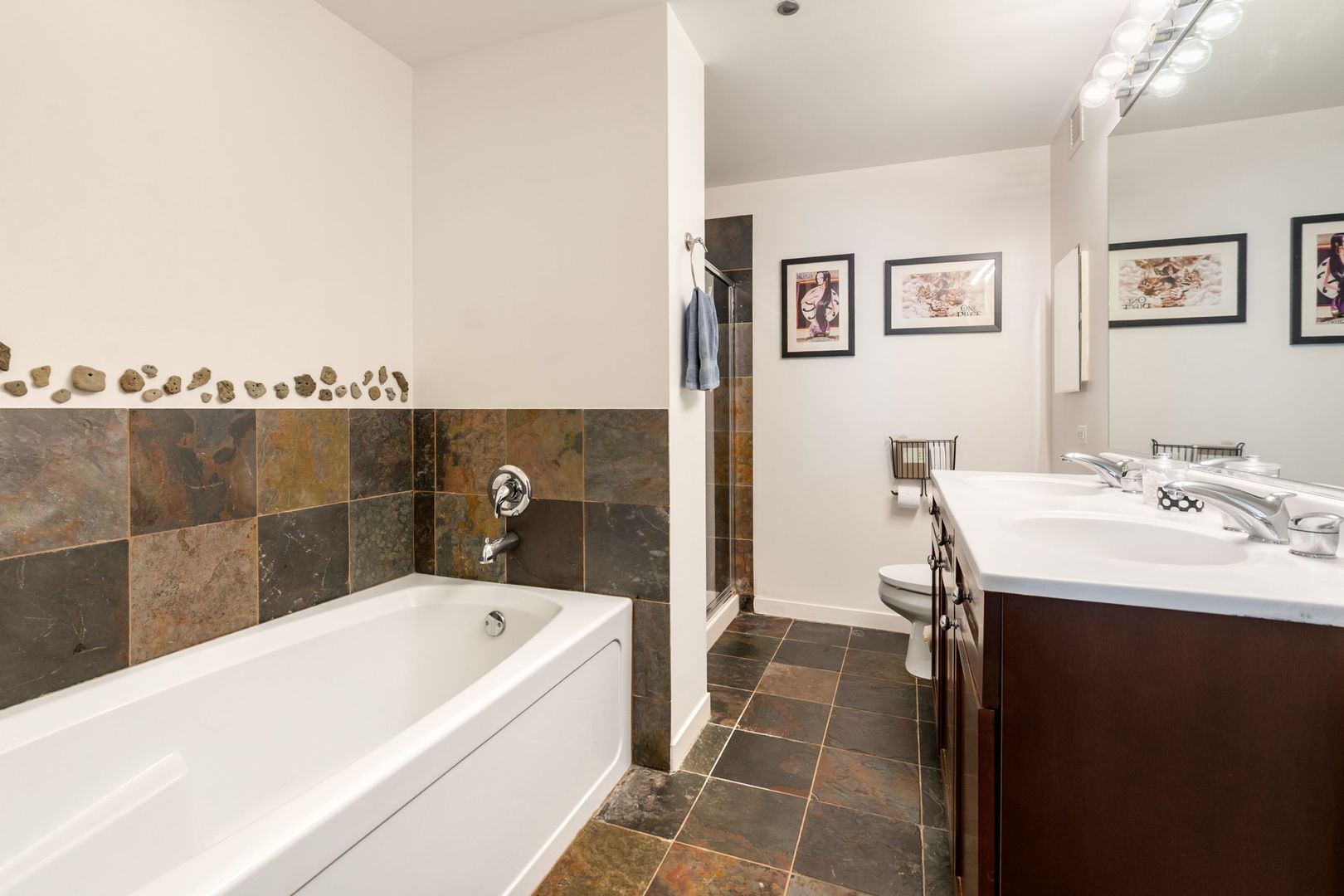 200 W Grand Avenue Unit: 1801