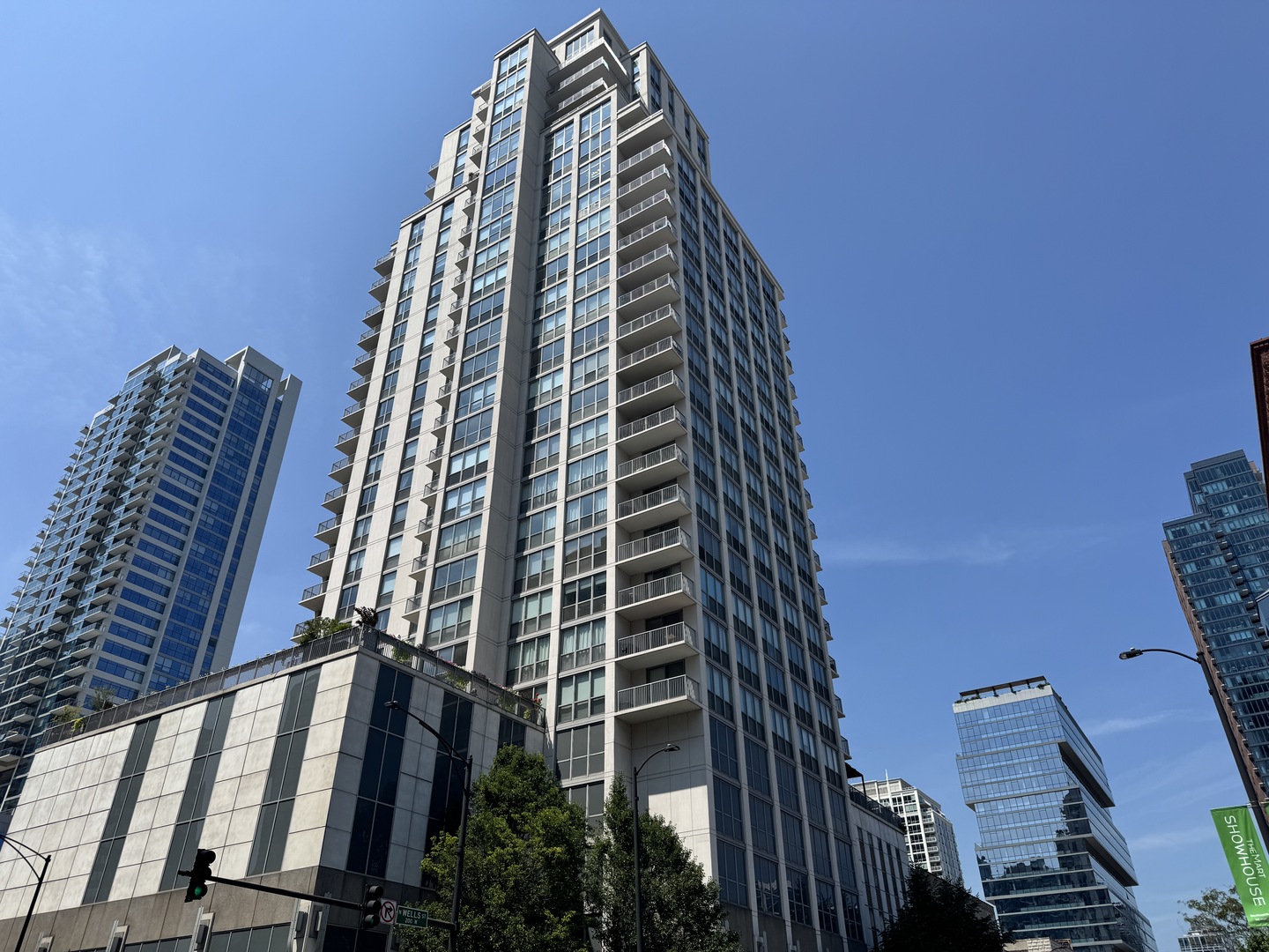 200 W Grand Avenue Unit: 1801