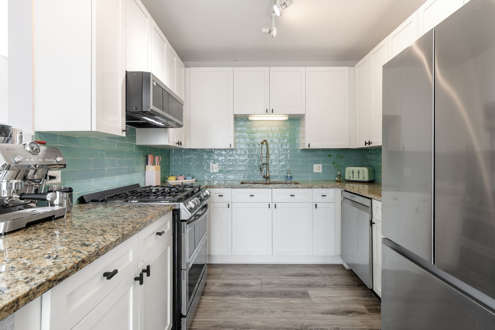 200 W Grand Avenue Unit: 1801