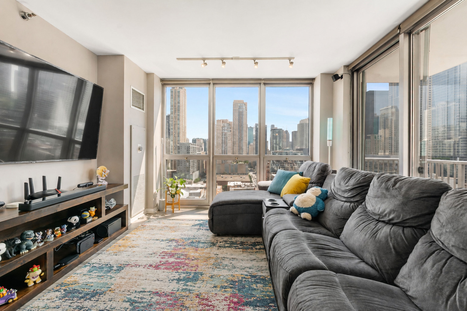 200 W Grand Avenue Unit: 1801
