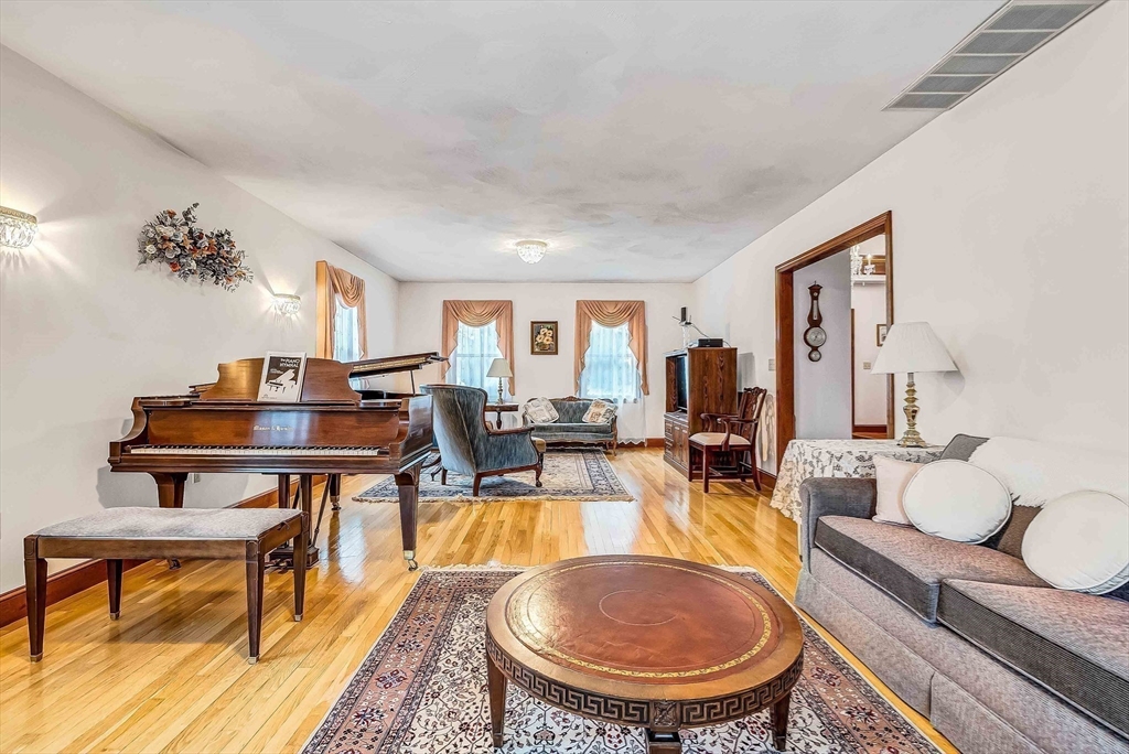 1641/1645 Main Street