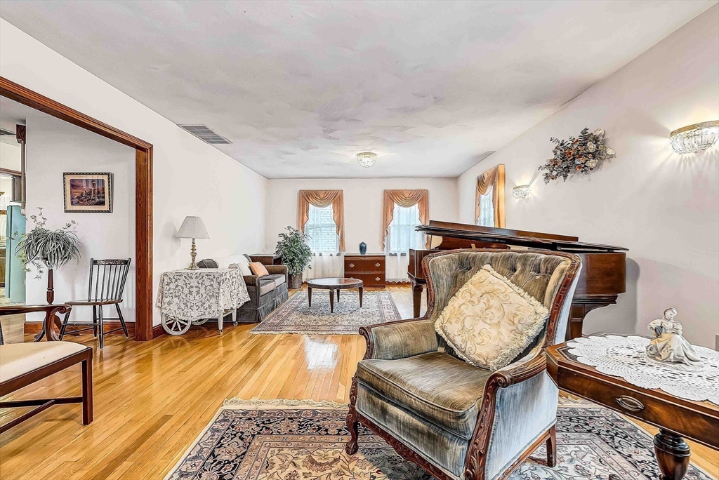 1641/1645 Main Street