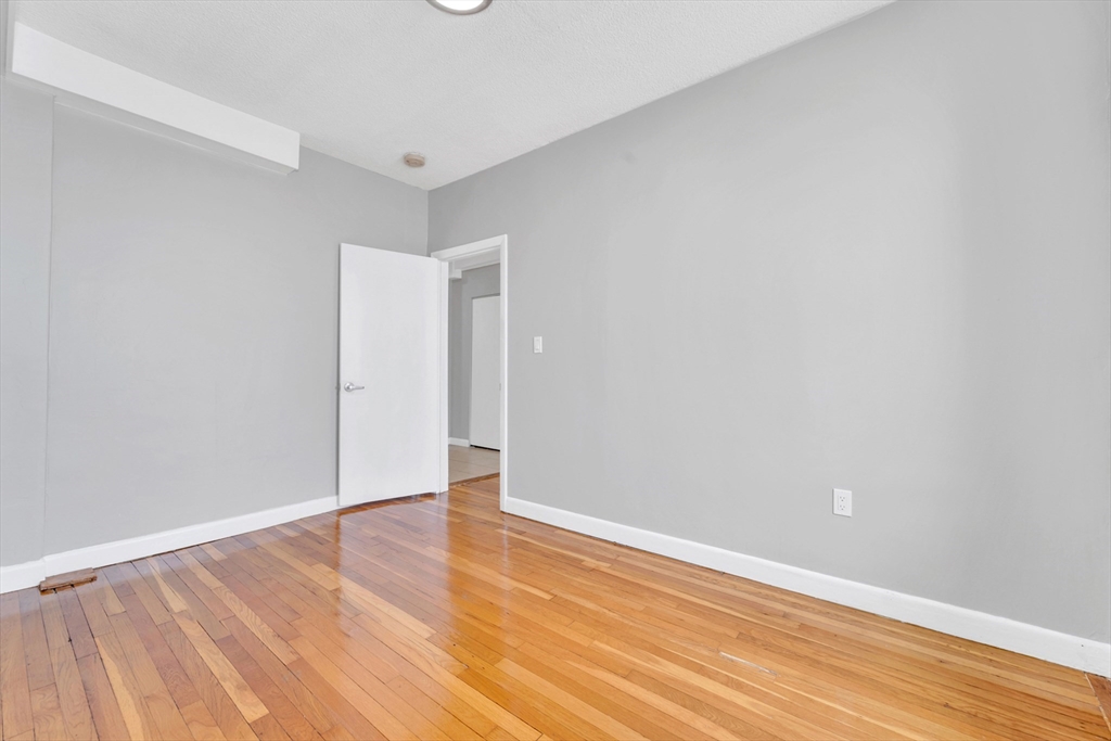 285 Lynn Shore Drive Unit: 207