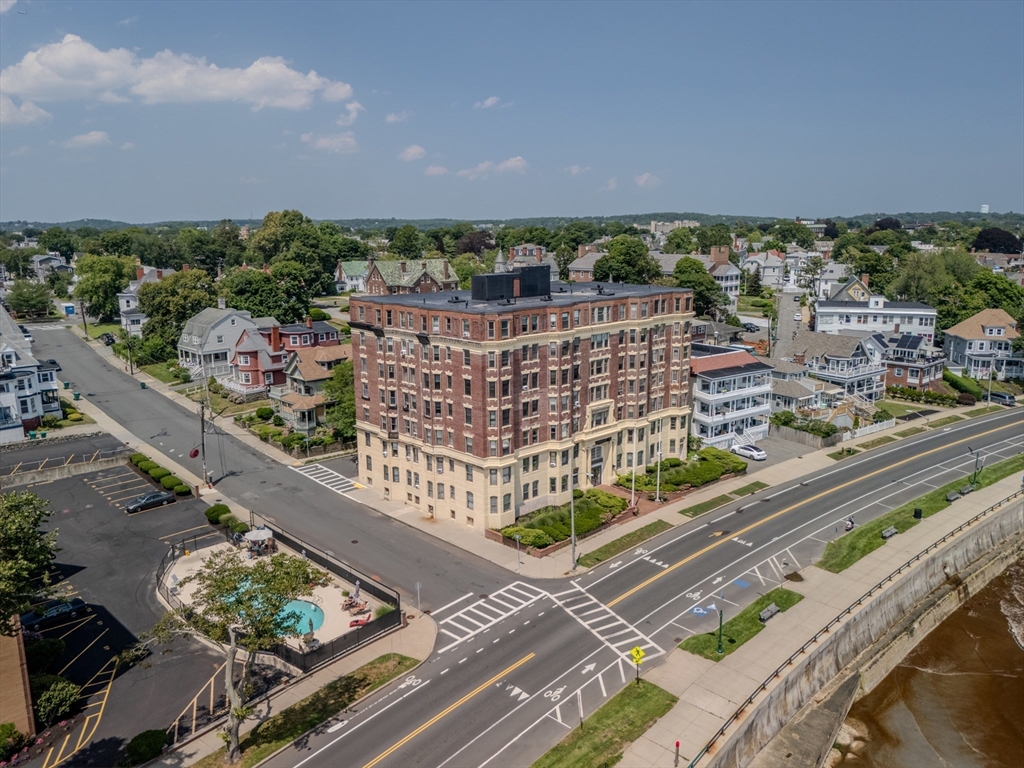 285 Lynn Shore Drive Unit: 207