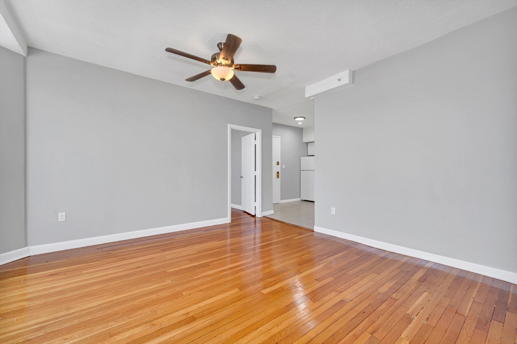 285 Lynn Shore Drive Unit: 207