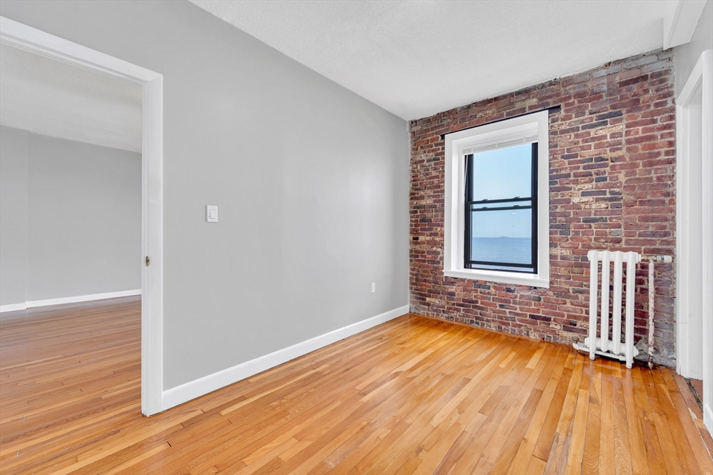 285 Lynn Shore Drive Unit: 207