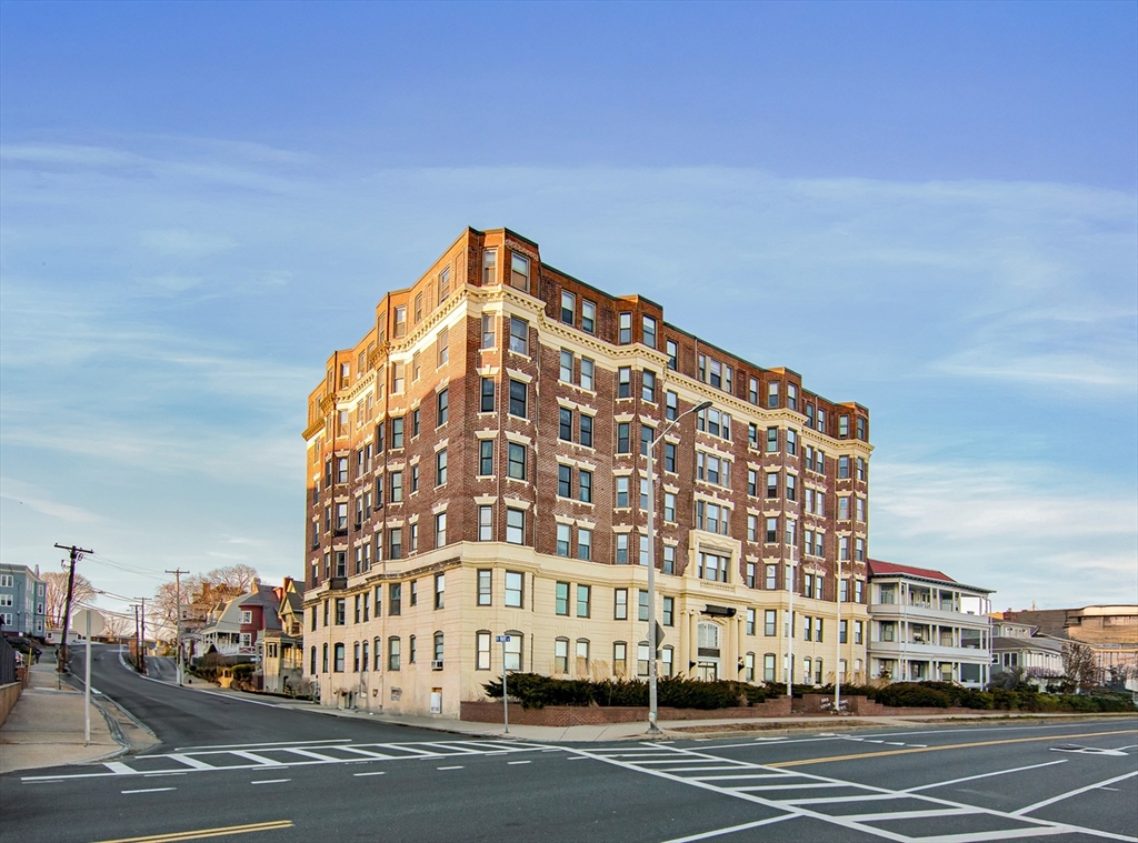 285 Lynn Shore Drive Unit: 207