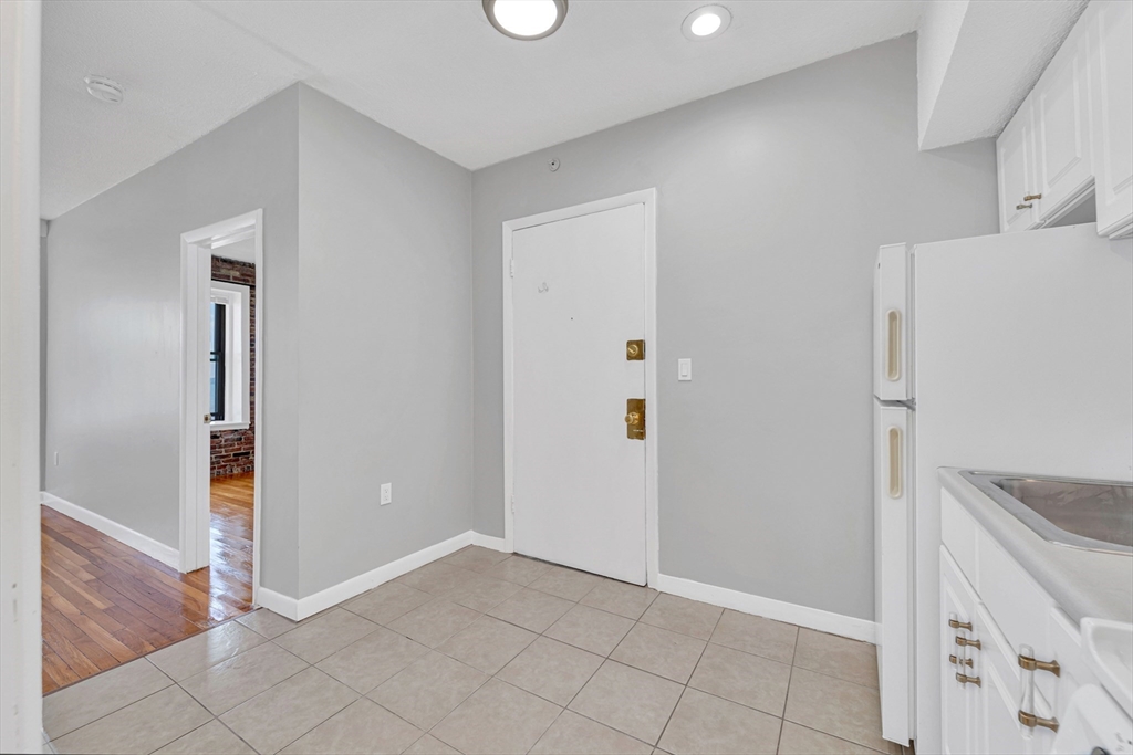 285 Lynn Shore Drive Unit: 207