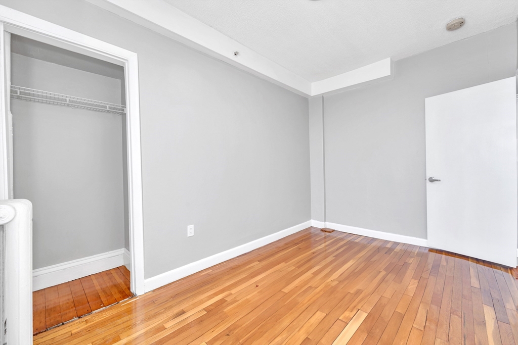 285 Lynn Shore Drive Unit: 207