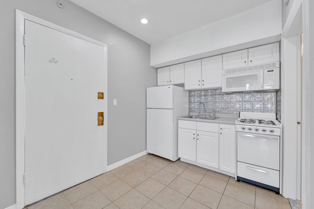 285 Lynn Shore Drive Unit: 207