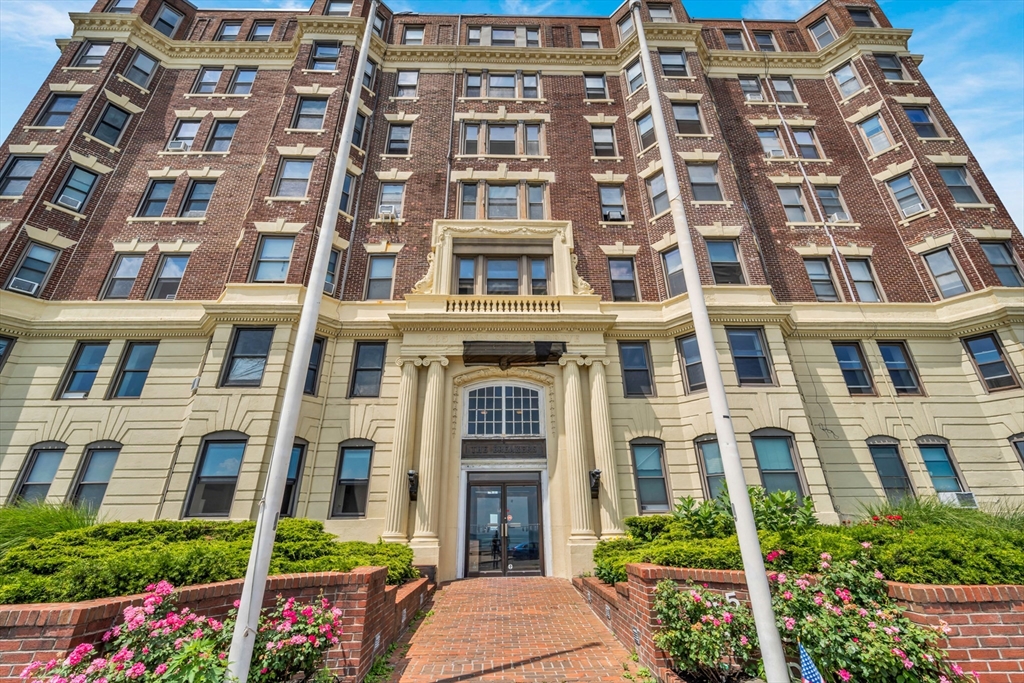285 Lynn Shore Drive Unit: 207