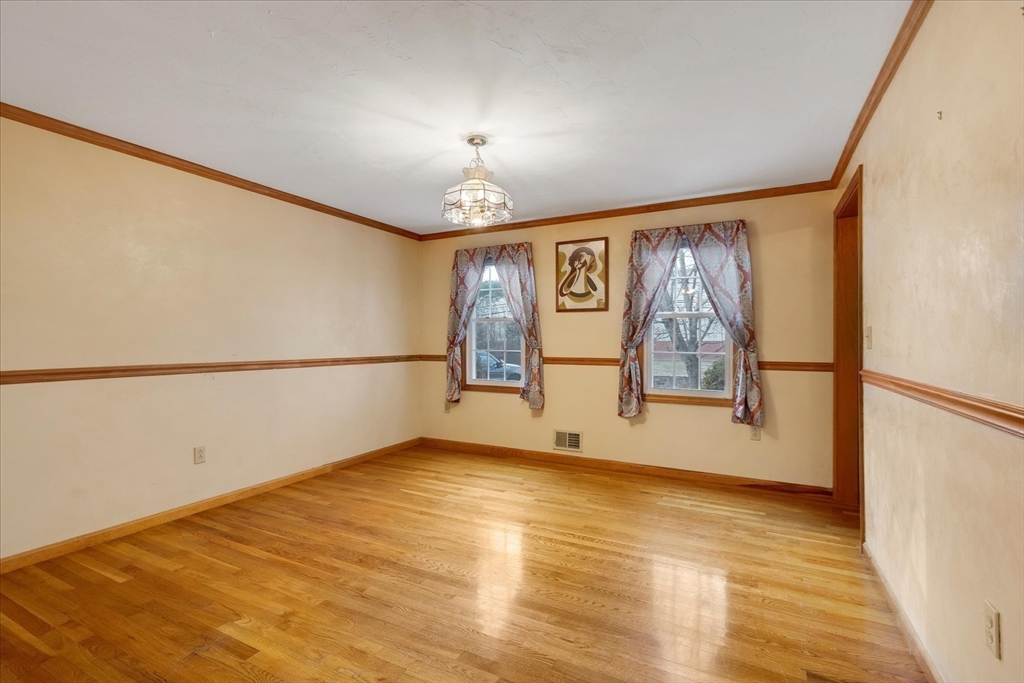 195 High St