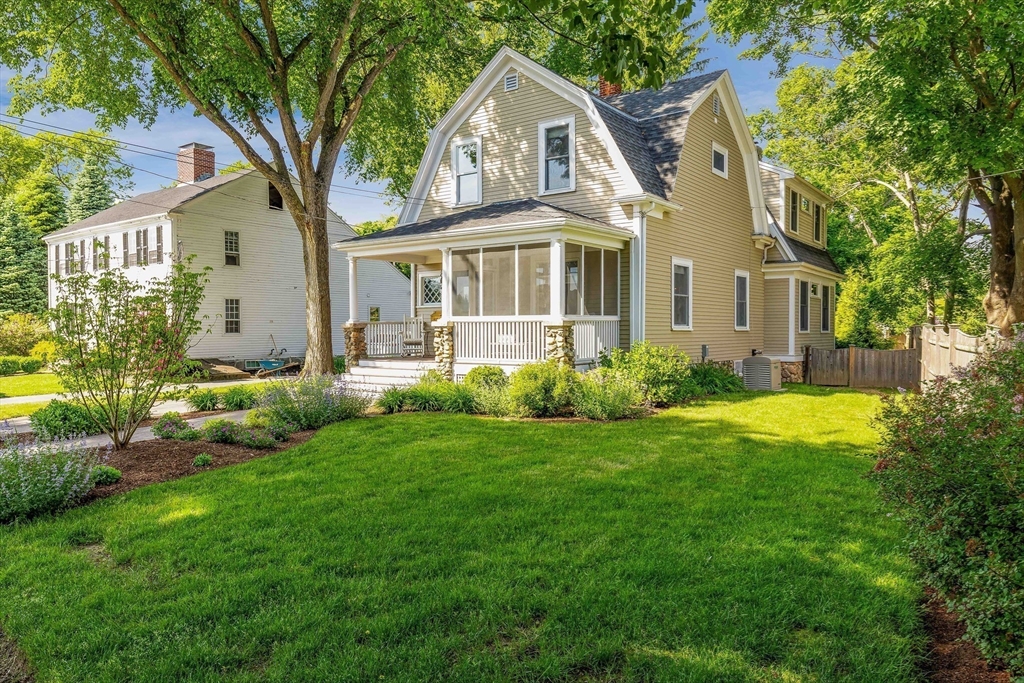 498 Main St