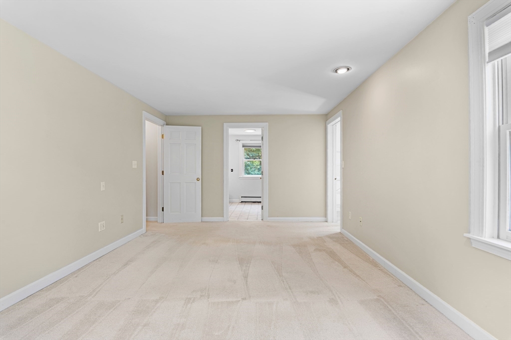 9 Plummers Ln
