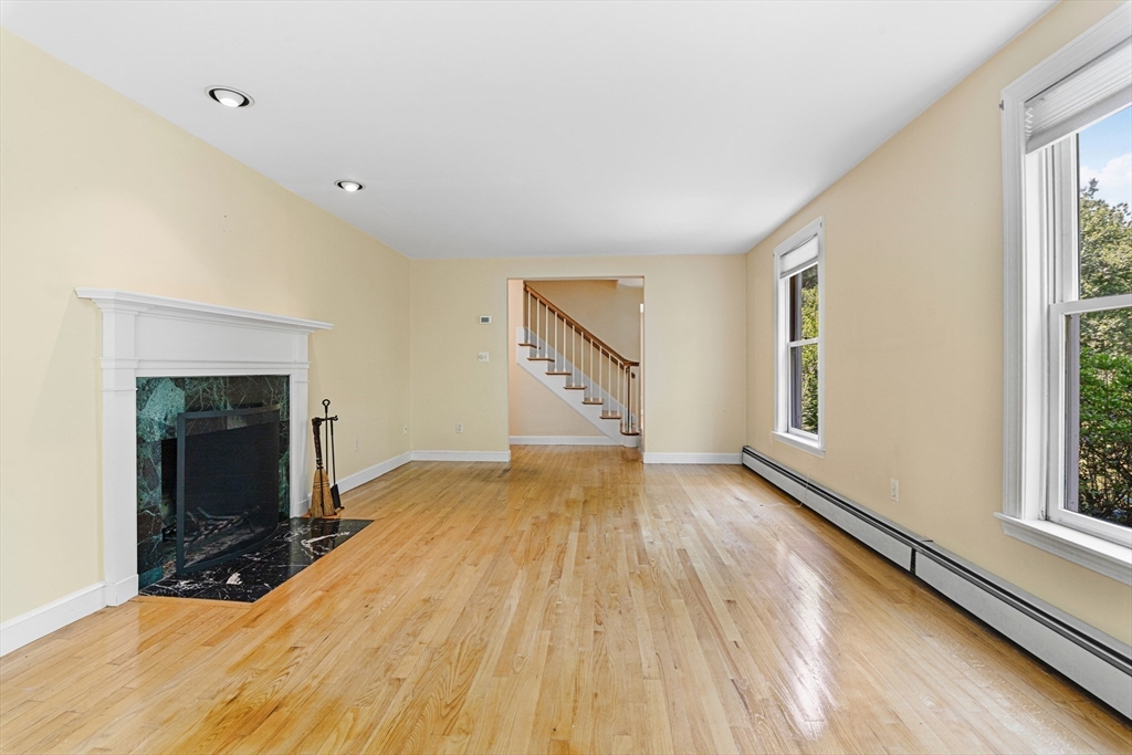 9 Plummers Ln