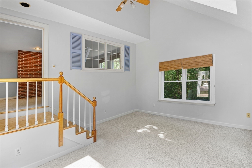 9 Plummers Ln