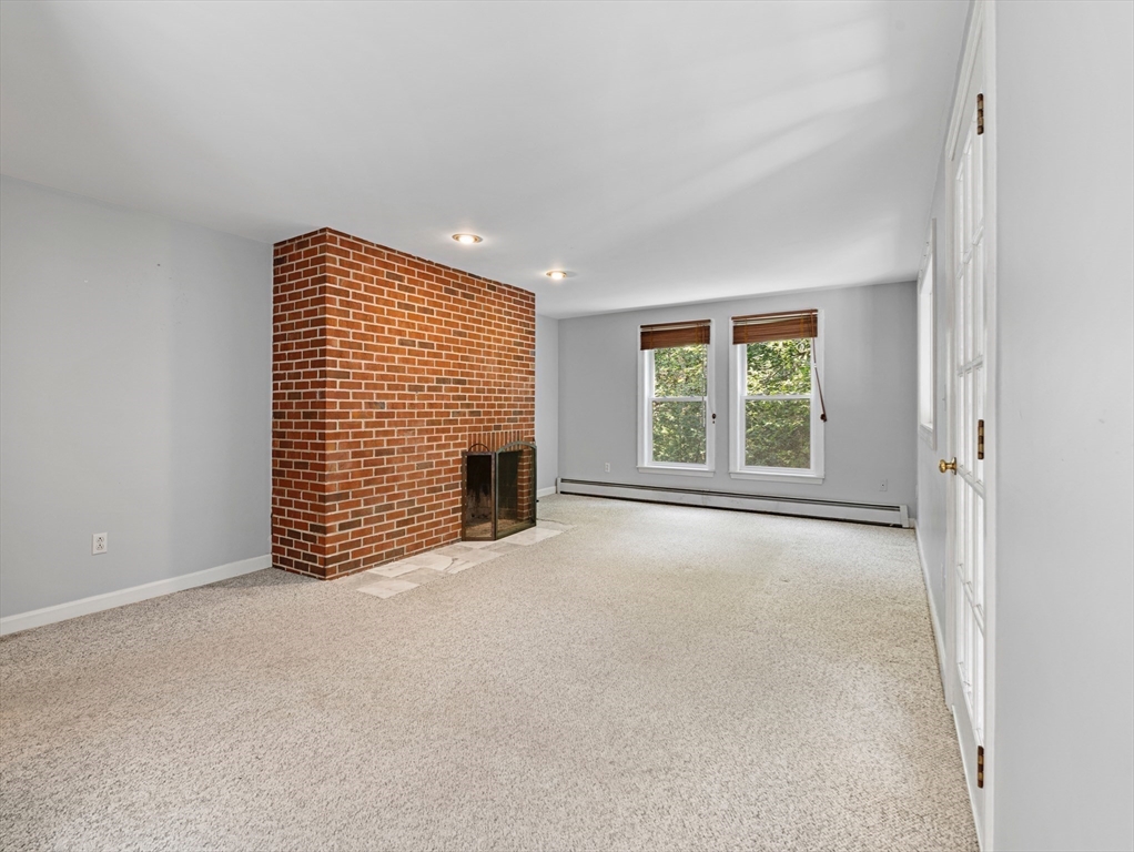 9 Plummers Ln